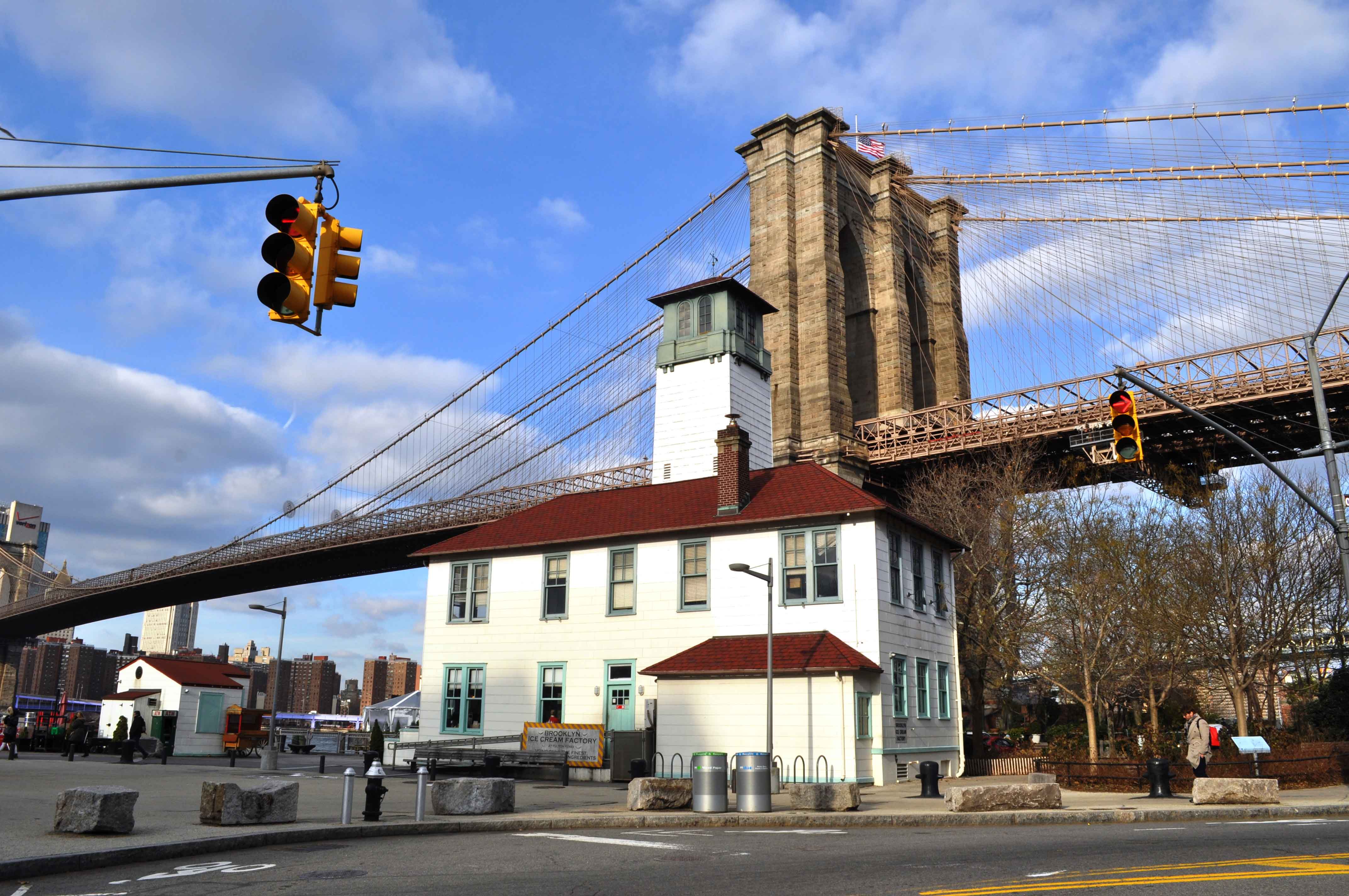 2 Pierrepont Street in Brooklyn Heights offers a convenient location near many favorite Brooklyn landmarks and attractions, like the iconic Brooklyn Bridge, shown here
